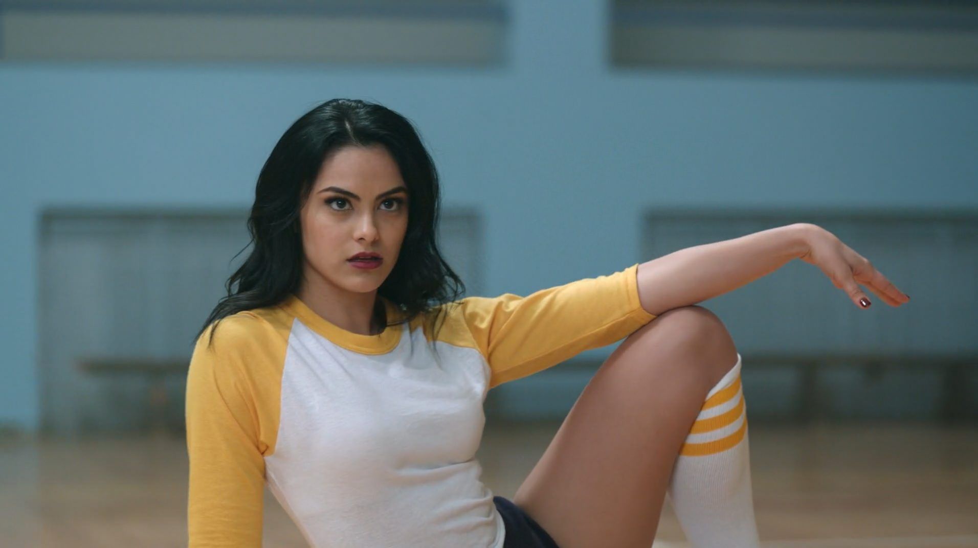 camila-mendes-workout-routine-and-diet-plan-train-like-veronica-lodge
